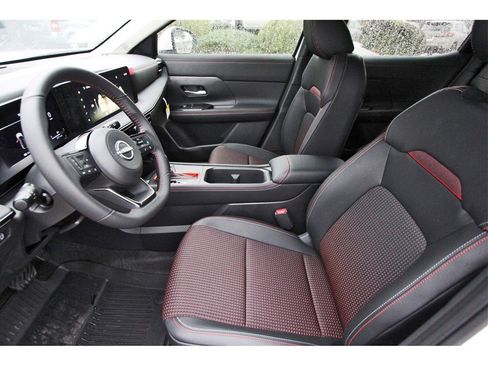 New 2025 Nissan Kicks SR w/ Illumination Package image 6