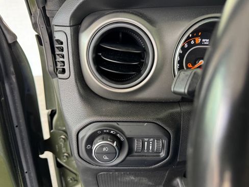 Used 2022 Jeep Gladiator Sport AWD/4WD image 35