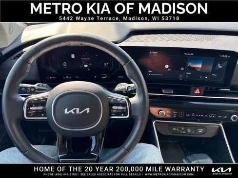 Used 2025 Kia Carnival SX Prestige FWD image 17