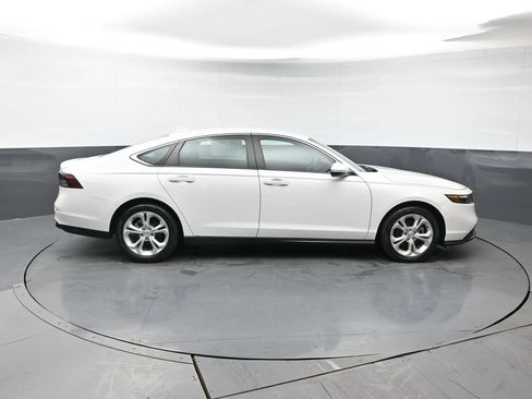 Certified 2023 Honda Accord LX image 7