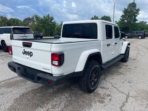 Used 2025 Jeep Gladiator Sport AWD/4WD image 2