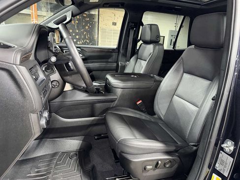Used 2022 Chevrolet Tahoe Z71 w/ Luxury Package AWD/4WD image 15