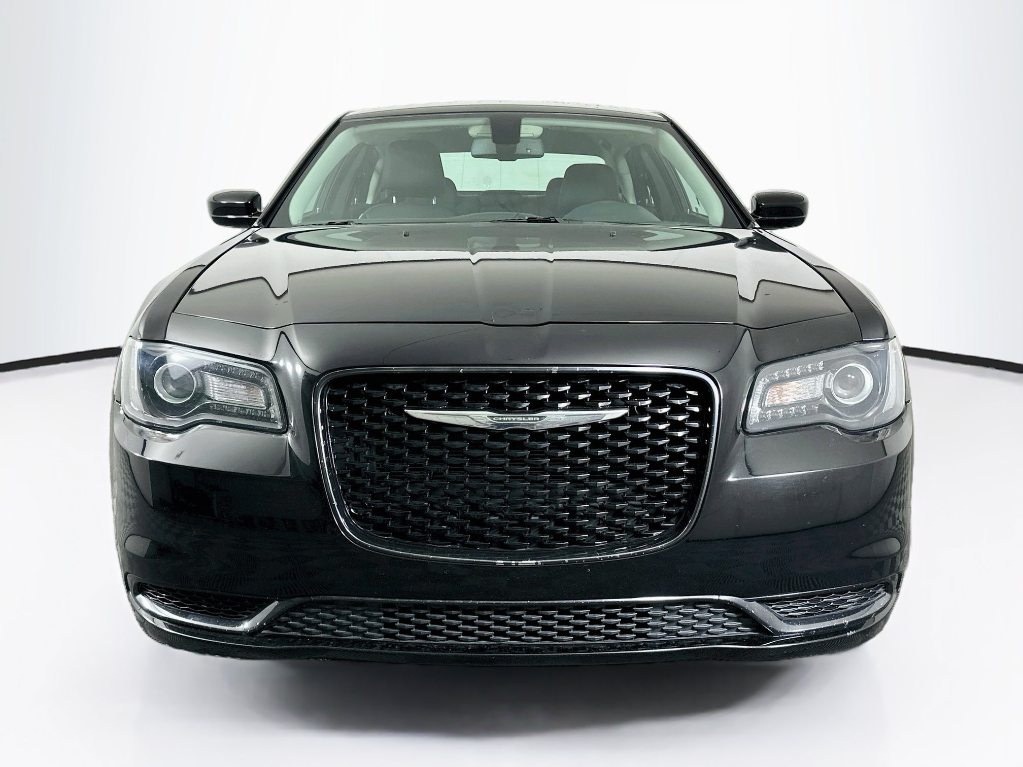Used 2019 Chrysler 300 Touring w/ Sport Appearance Package RWD image 2