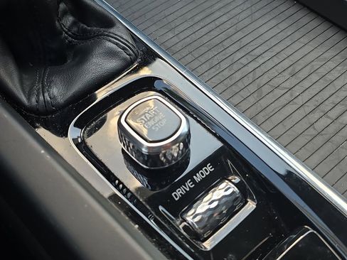 Used 2020 Volvo S60 T5 Momentum image 25