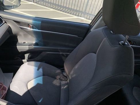 Used 2018 Toyota Camry LE image 28