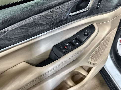 Used 2024 Jeep Grand Cherokee L Limited w/ Black Appearance Package image 14