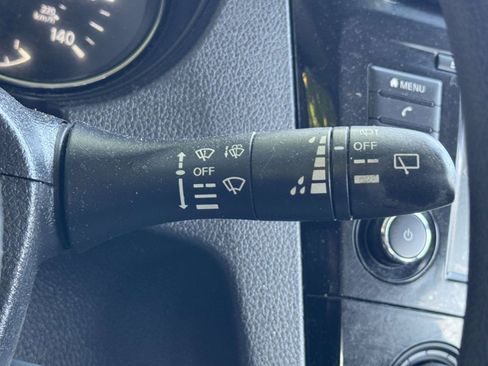 Used 2020 Nissan Rogue S FWD image 19