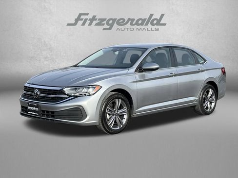 Used 2024 Volkswagen Jetta SE image 2