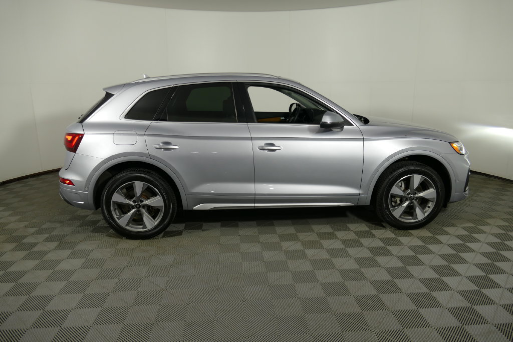 Used 2023 Audi Q5 Prestige AWD/4WD image 2
