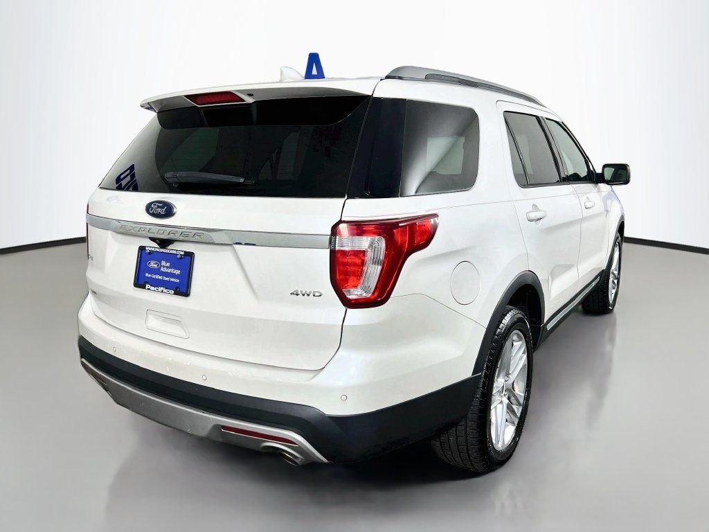Certified 2017 Ford Explorer XLT w/ Equipment Group 202A AWD/4WD image 7