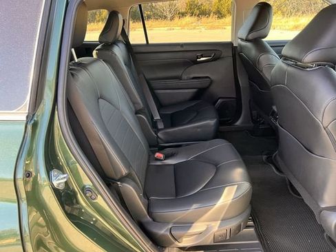 Used 2024 Toyota Highlander XLE image 29