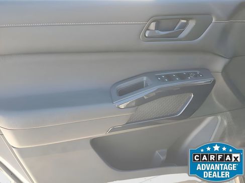 Certified 2025 Nissan Pathfinder SV AWD/4WD image 33