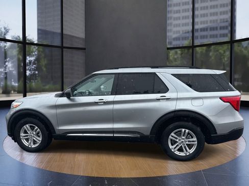 Certified 2023 Ford Explorer XLT w/ Equipment Group 202A image 5