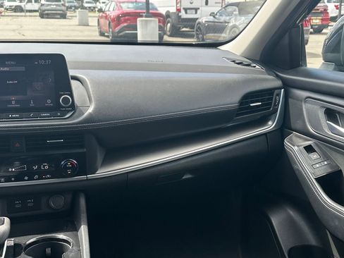 Used 2025 Nissan Rogue SV FWD image 37