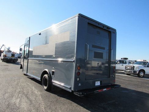 Used 2019 Ford E-450 and Econoline 450 Super Duty image 7