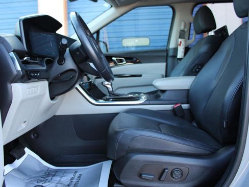 Used 2024 Kia Carnival SX Prestige image 17