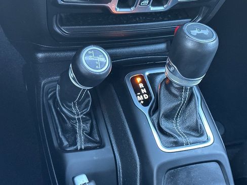 Used 2022 Jeep Wrangler Unlimited Sahara w/ Cold Weather Group AWD/4WD image 24
