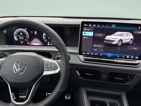 New 2026 Volkswagen Tiguan SE R-Line FWD image 18