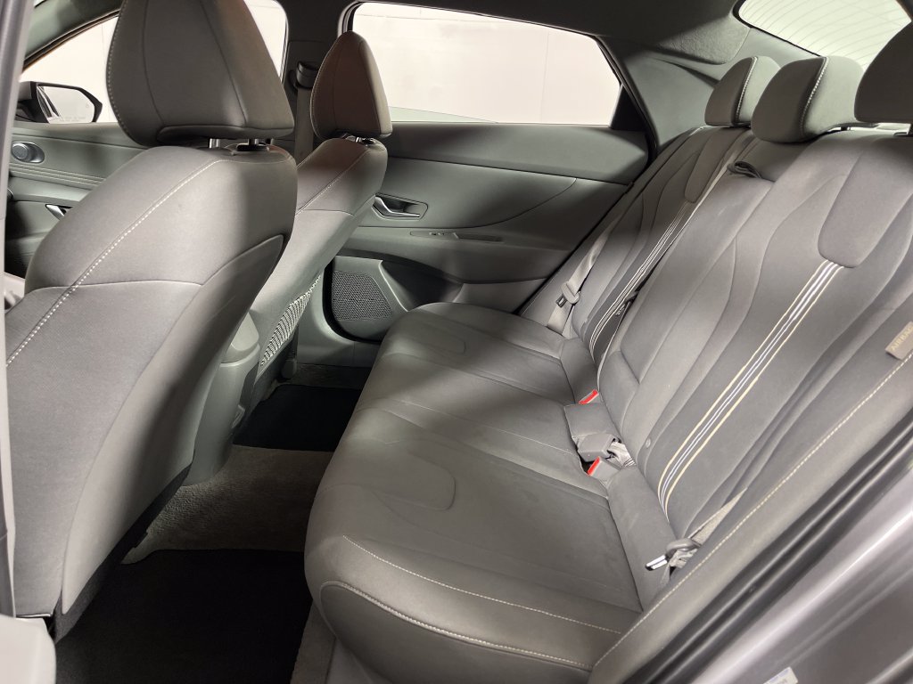 Certified 2025 Hyundai Elantra SEL FWD image 13