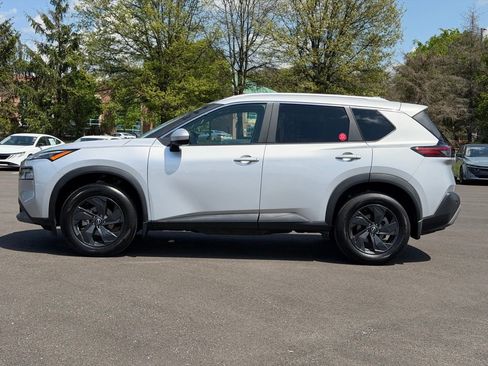 Certified 2023 Nissan Rogue SV w/ SV Premium B Package AWD/4WD image 3