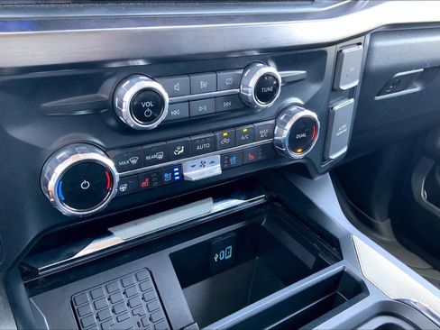 Used 2023 Ford F250 Lariat w/ Sport Appearance Package AWD/4WD image 28