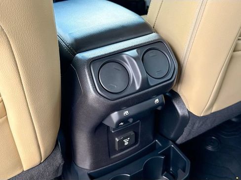 Used 2018 Jeep Wrangler Unlimited Sahara AWD/4WD image 24