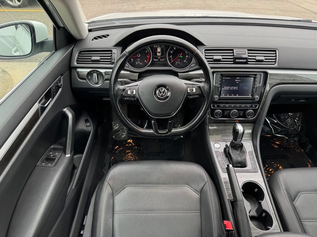 Used 2018 Volkswagen Passat 2.0T SE FWD image 15
