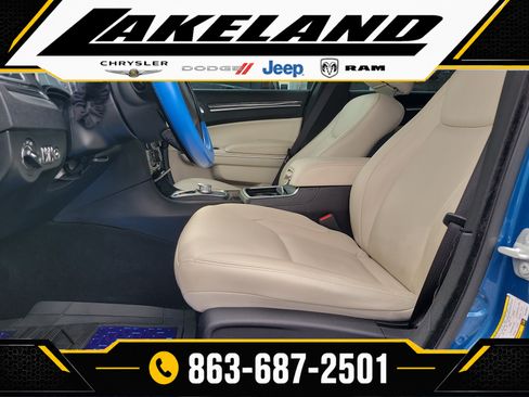 Used 2022 Chrysler 300 Touring L RWD image 17