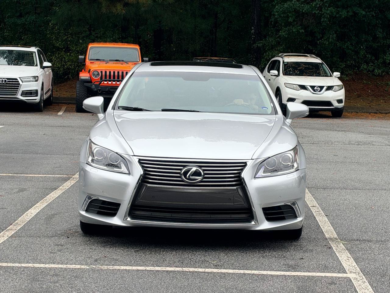 Used 2013 Lexus LS 460 w/ Comfort Pkg RWD image 4