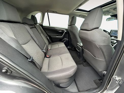 Used 2021 Toyota RAV4 XLE w/ Convenience Package AWD/4WD image 15