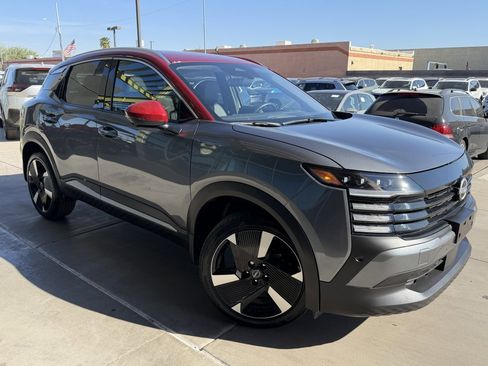 Used 2025 Nissan Kicks SR w/ SR Premium Package image 6