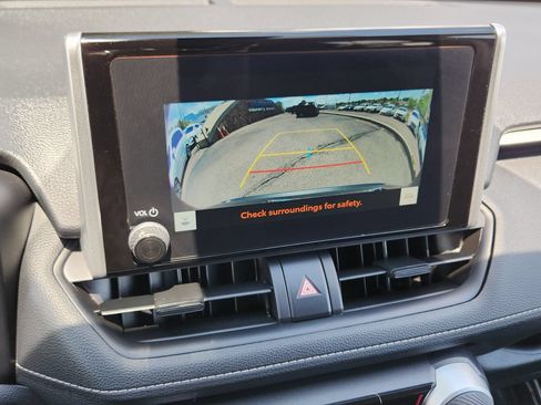 Used 2025 Toyota RAV4 XLE w/ Convenience Package AWD/4WD image 9