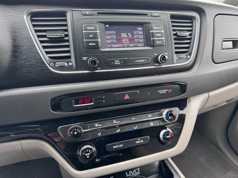 Used 2016 Kia Sedona LX w/ LX Convenience Package FWD image 30