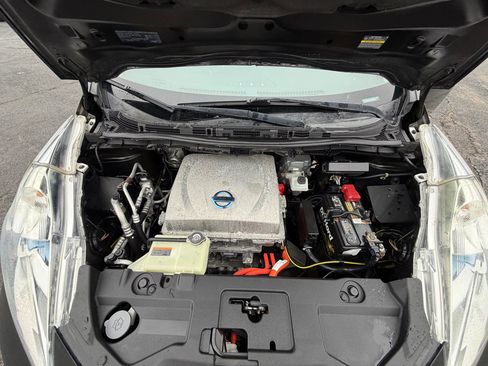 Used 2014 Nissan Leaf SL w/ Premium Package image 23