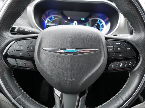 Used 2021 Chrysler Pacifica Limited w/ Uconnect Theater Family Group image 25