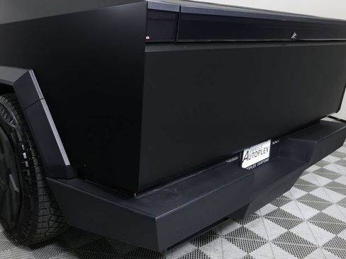 Used 2024 Tesla Cybertruck AWD Crew Cab image 40