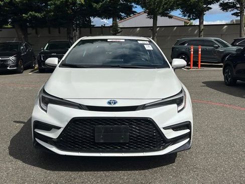 Used 2024 Toyota Corolla SE w/ SE Package FWD image 4