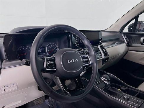 Used 2023 Kia Sorento S image 11