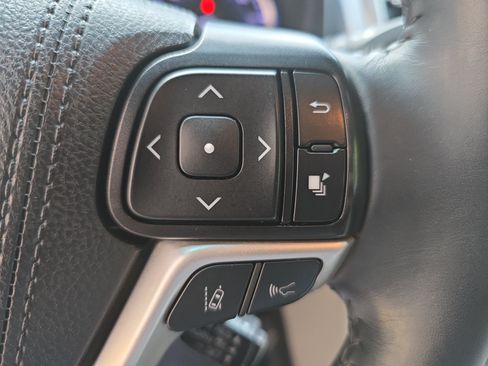 Used 2019 Toyota Highlander XLE AWD/4WD image 19