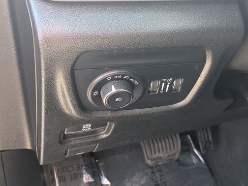 Used 2023 Jeep Grand Cherokee L Limited w/ Black Appearance Package image 14