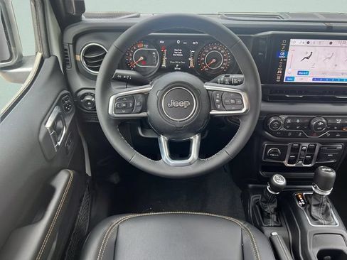 Used 2026 Jeep Wrangler Unlimited Sahara AWD/4WD image 13
