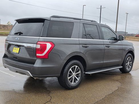 Used 2021 Ford Expedition XLT image 5