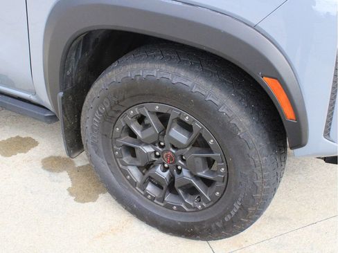 Used 2022 Nissan Frontier PRO-4X w/ Pro-4X Premium Package AWD/4WD image 11