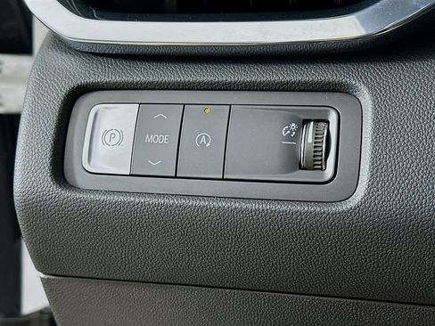 Used 2025 GMC Acadia Elevation image 27