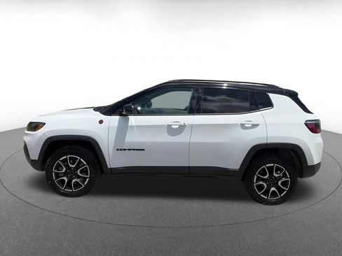 Used 2025 Jeep Compass Trailhawk AWD/4WD image 9