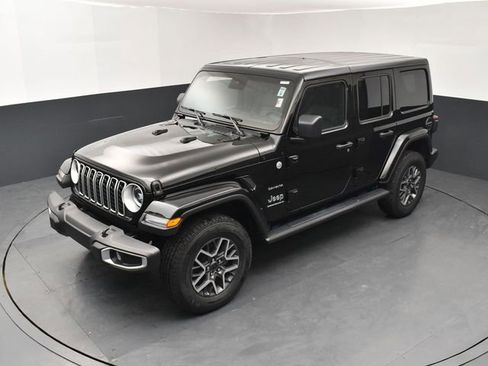 Used 2024 Jeep Wrangler Unlimited Sahara w/ Technology Group AWD/4WD image 14