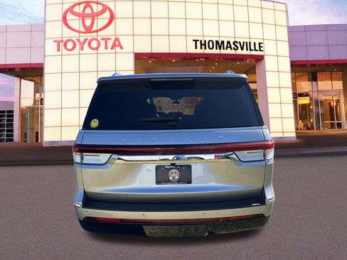 Used 2023 Lincoln Navigator Reserve image 6