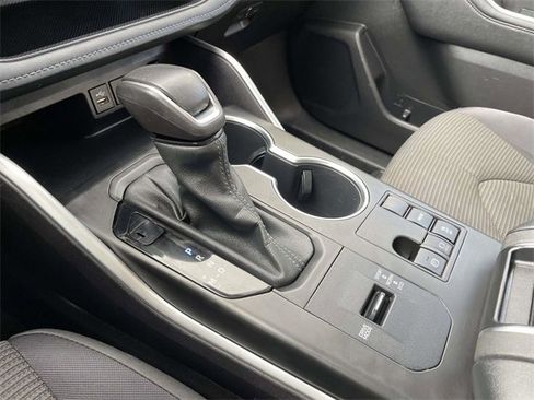 Used 2023 Toyota Highlander LE image 30