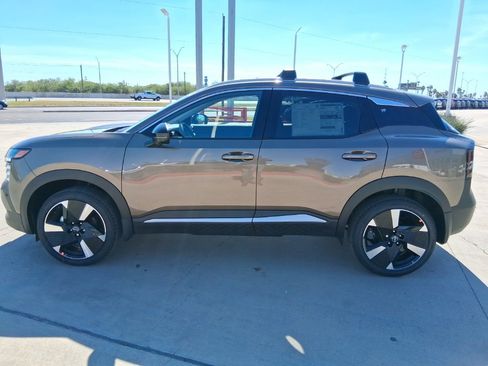 New 2026 Nissan Kicks SR image 3