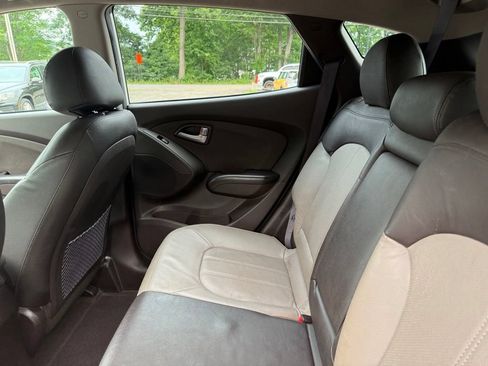 Used 2011 Hyundai Tucson Limited w/ Premium Pkg 3 AWD/4WD image 16